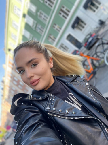 Kinky Girl Stephany