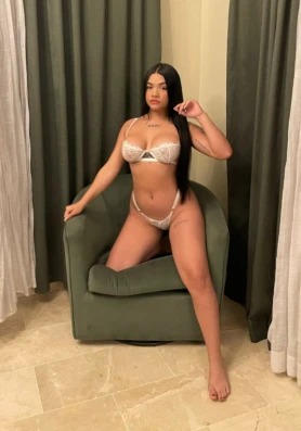 Melbourne escort Mia